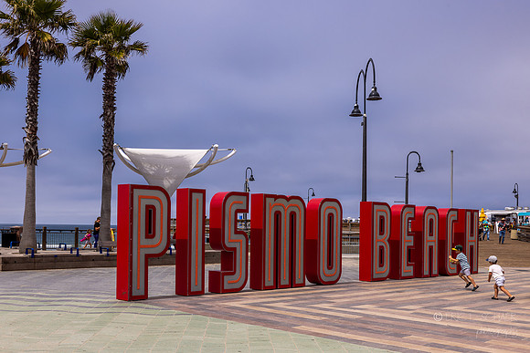 Pismo Beach: Pismo Beach sign along boardwalk