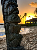 Kauai: Tiki carving: Kiahuna Beach, Poipu