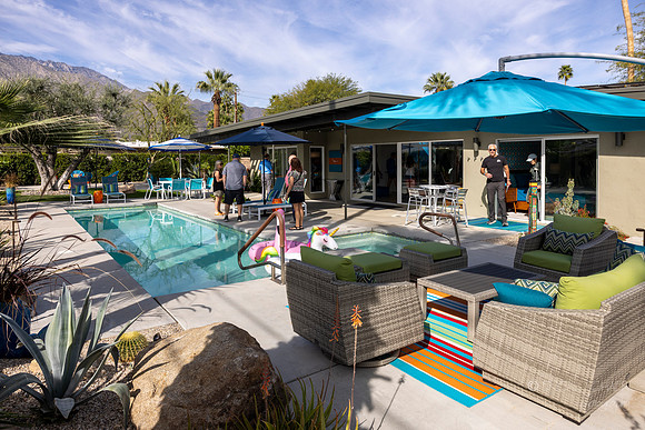 Canon- Palm Springs Mid Cent Modern Walk Tour