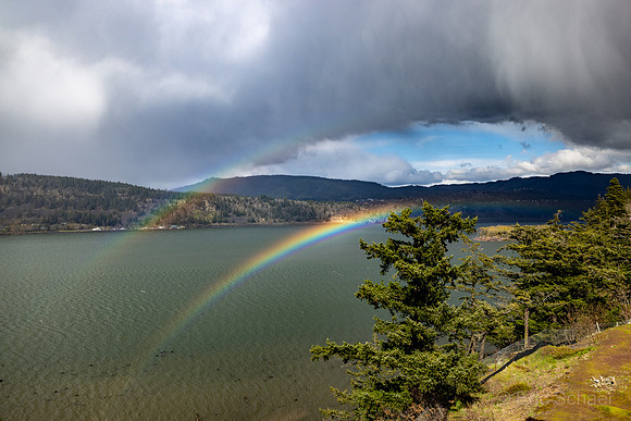 Hood River Columbia Cliff Villas View- Rainbow