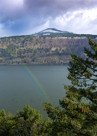 Hood River Columbia Cliff Villas View- Rainbow