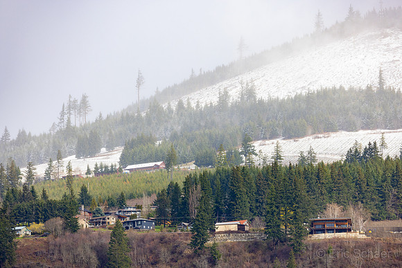 View to Washington State side- Columbia Cliff Villas