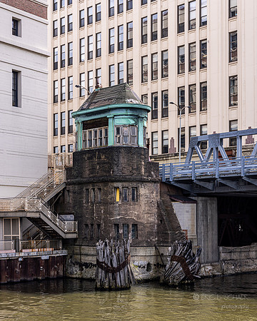 Chicago Ave Bridge. Chicago River North Branch
